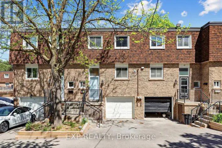 36 - 36 THE CARRIAGE WAY, Markham