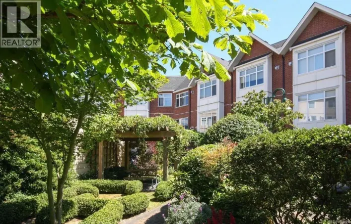 Row / Townhouse for sale: 36 60 Dallas Rd, Victoria
