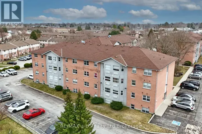 Apartment for sale: 36 - 64 HIAWATHA ROAD, Woodstock