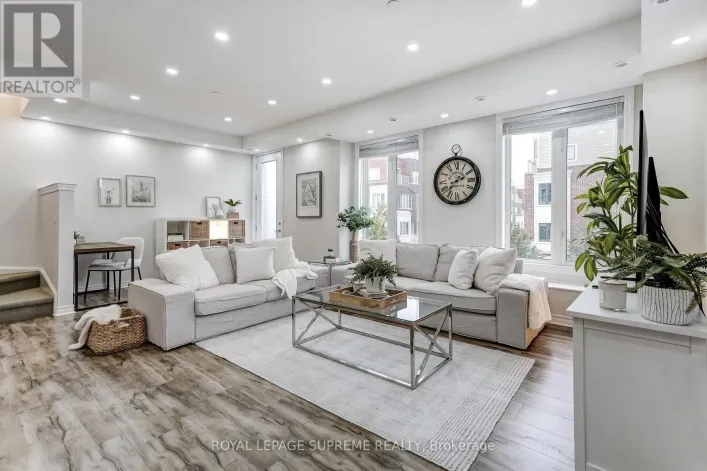 36 - 70 EASTWOOD PARK GARDEN, Toronto