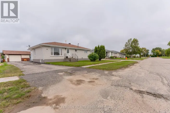 36 ART STREET, Smooth Rock Falls
