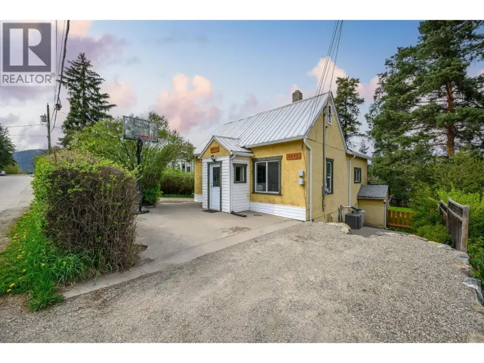 3620 Rosedale Avenue, Armstrong
