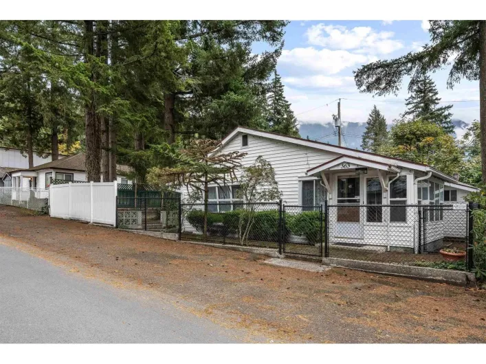 363 PINE STREET|Cultus Lake North, Cultus Lake