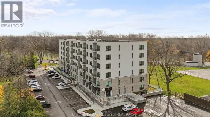 364 Grand AVENUE East Unit# 105, Chatham