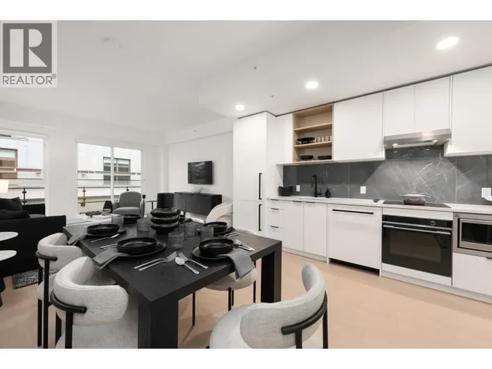 365 422 E 3RD STREET, North Vancouver