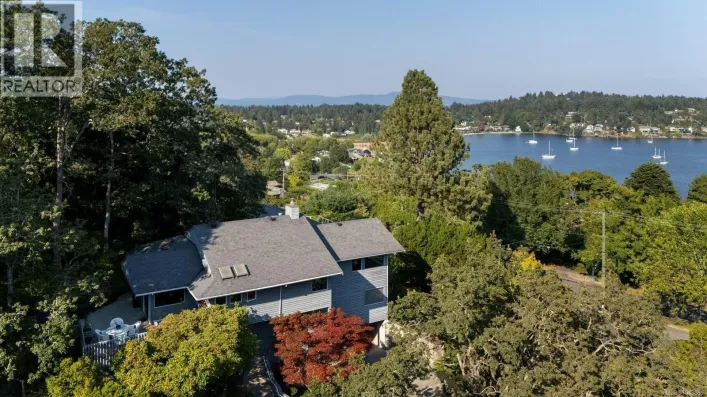 3656 Cadboro Bay Rd, Oak Bay