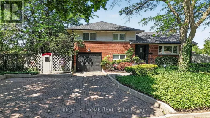366 BURLINGTON CRESCENT, London South