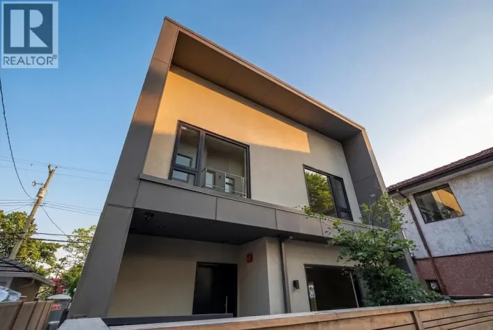 366 E 23RD AVENUE, Vancouver