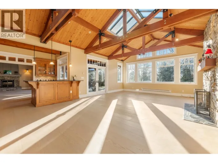 366 KEITH ROAD, West Vancouver