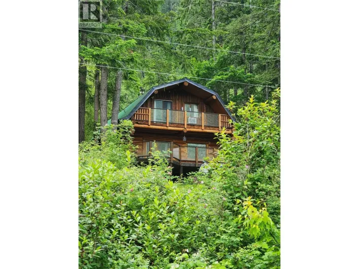 3660 Highway 6, Nakusp