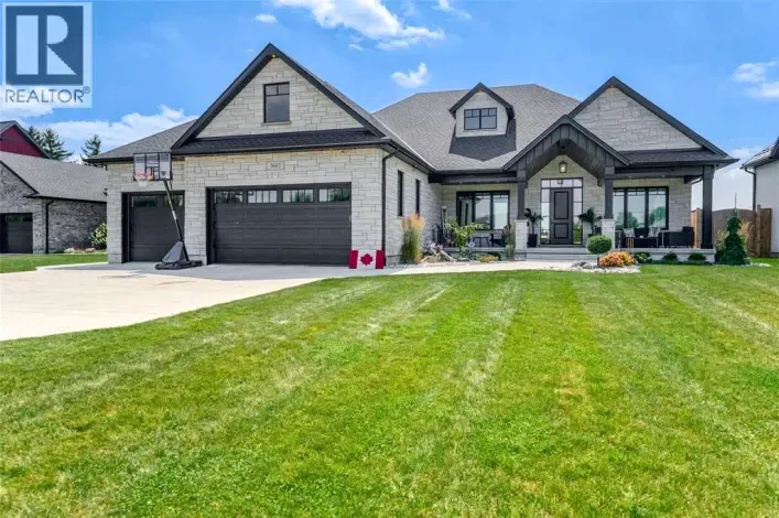 3665 EGREMONT ROAD, Plympton-Wyoming