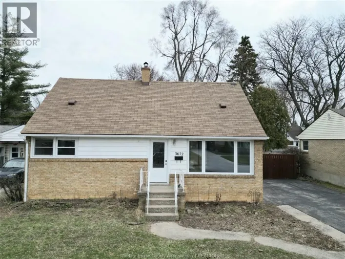 3672 MORRIS DRIVE, Windsor