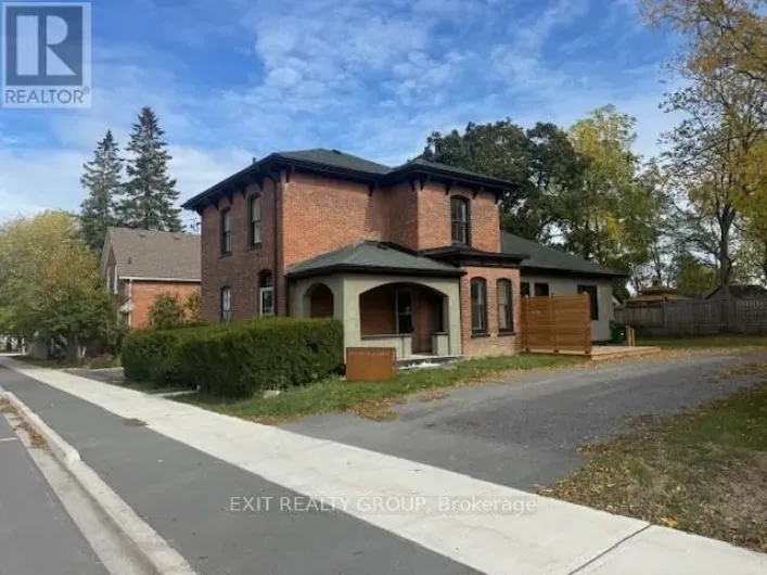 368 PICTON MAIN STREET, Prince Edward County
