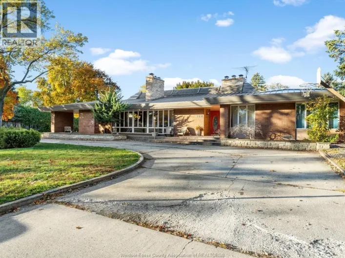 3691 VICTORIA, Windsor