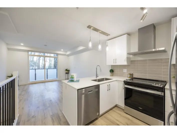 37 6328 KING GEORGE BOULEVARD, Surrey