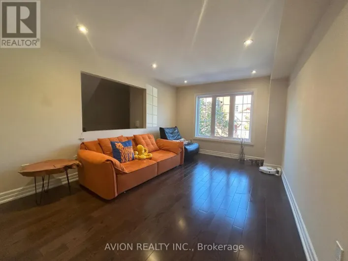 37 - 95 WELDRICK AVENUE, Richmond Hill