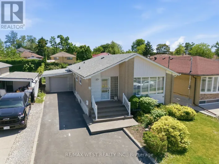 37 BEAUMONDE HEIGHTS DRIVE, Toronto