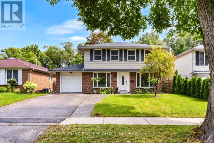 37 BIRCHLEAF CRESCENT, Toronto