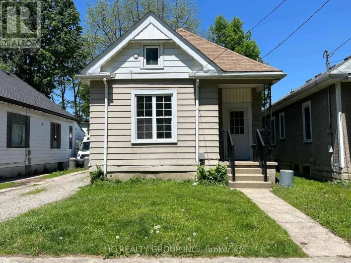 37 EMPRESS AVENUE, London North