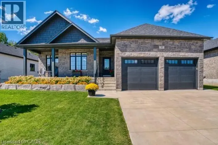 37 GILMER Crescent, Listowel