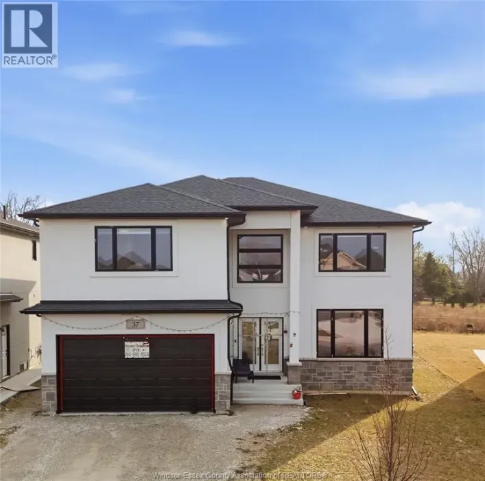 37 KINGSBRIDGE DRIVE, Amherstburg