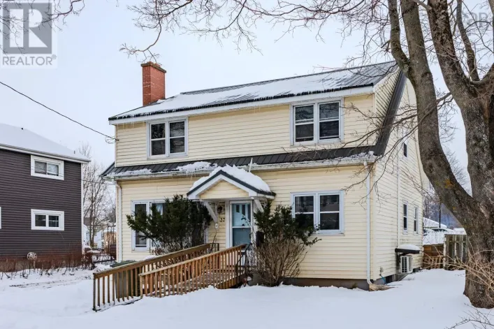 37 QUEEN Street, Truro