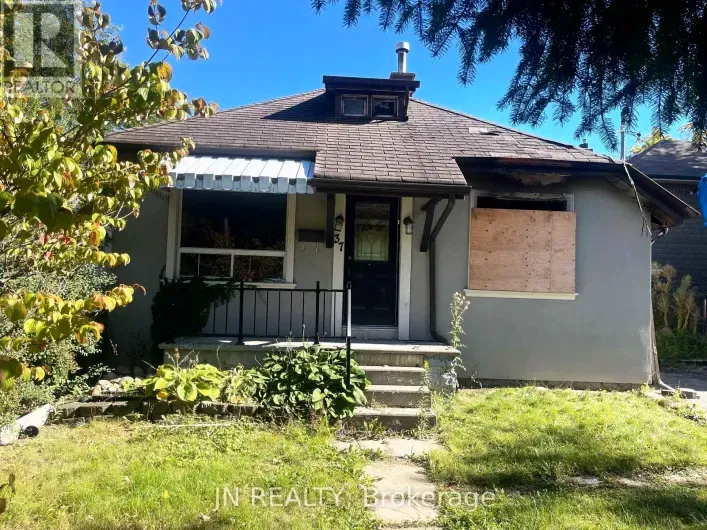 House for sale: 37 ROSEDALE AVENUE W, Brampton