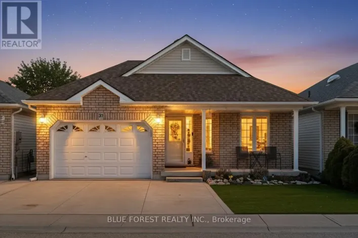 37 UPPER CANADA DRIVE, Norfolk