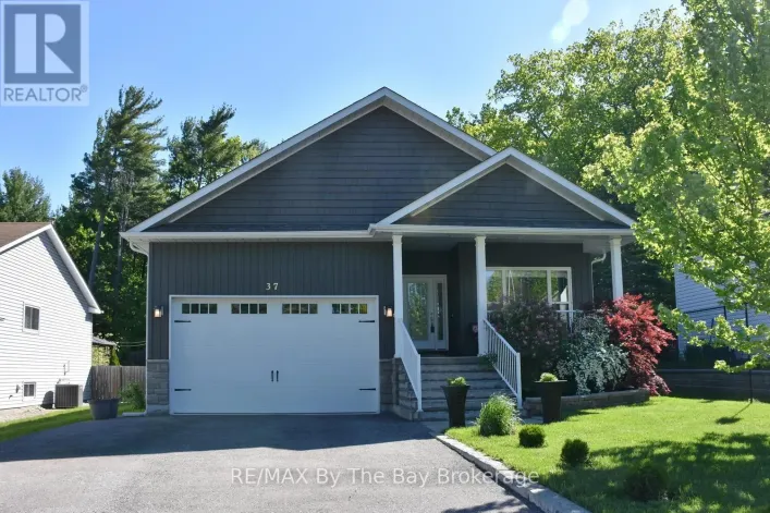 37 WESLEY AVENUE, Wasaga Beach
