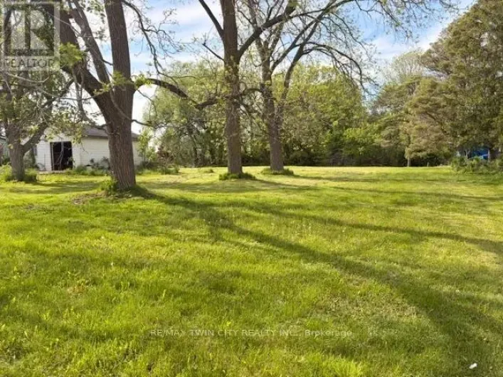 37 YOUNG STREET, Blandford-Blenheim
