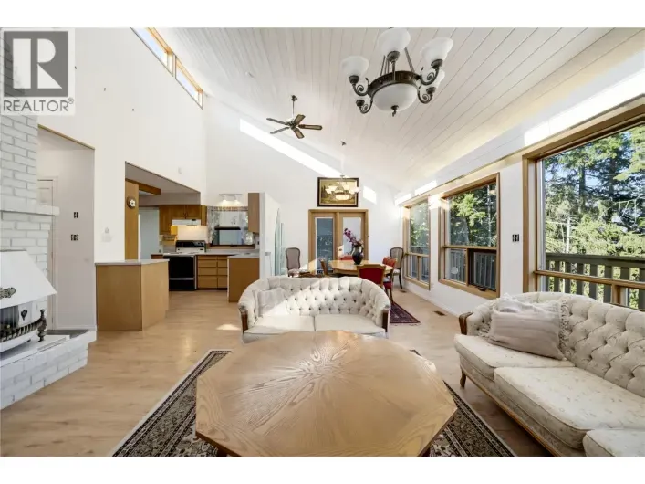 370 10 Avenue SE, Salmon Arm
