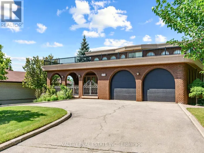 House for rent: 370 MAPLE LEAF DRIVE, Toronto