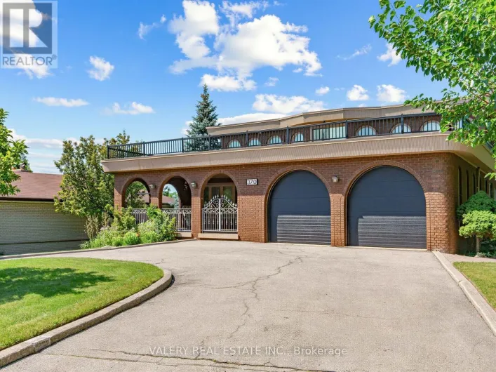 370 MAPLE LEAF DRIVE, Toronto