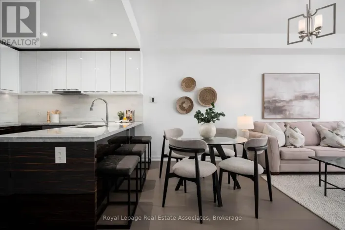 3706 - 488 UNIVERSITY AVENUE, Toronto