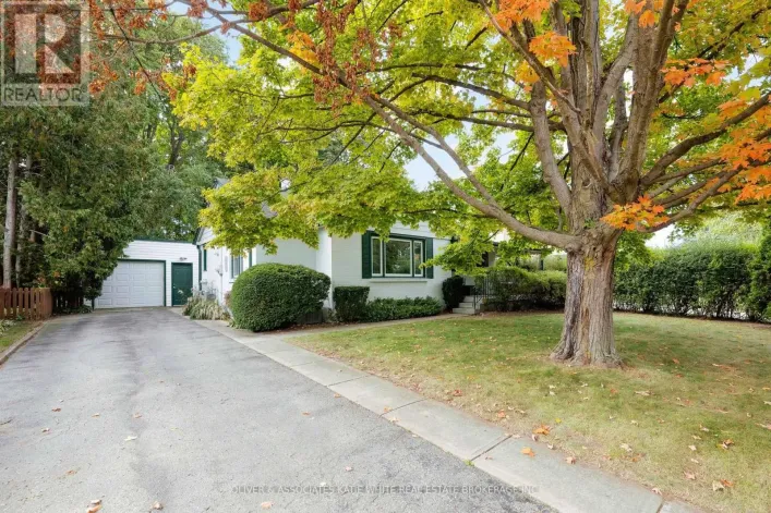 371 REYNOLDS ROAD, London South