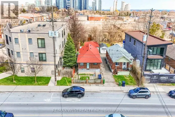 371 ROYAL YORK ROAD, Toronto