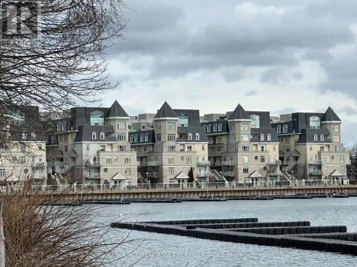 372 - 32 STADIUM ROAD, Toronto