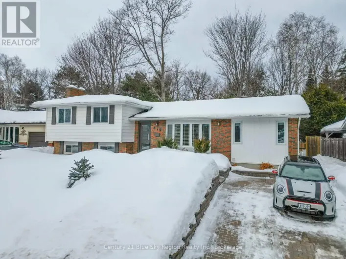 372 CAMELOT DRIVE, North Bay