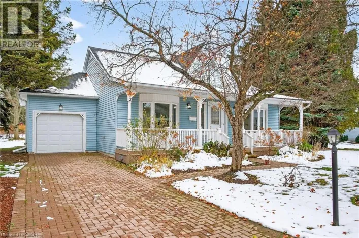 372 SILVERBIRCH Boulevard, Mount Hope