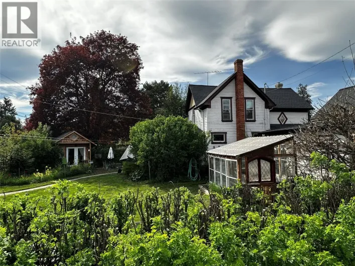 3720 Wood Avenue, Armstrong