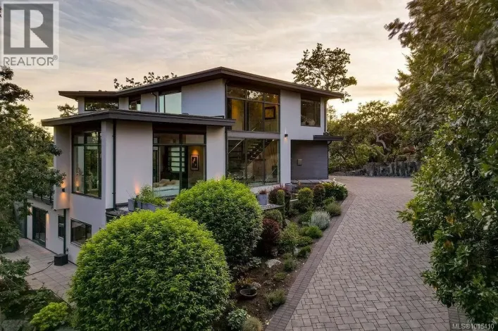 3724 Arbutus Ridge, Saanich