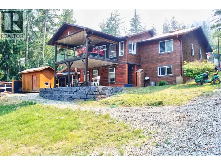 House for sale: 3731 Eagleview Road, Blind Bay