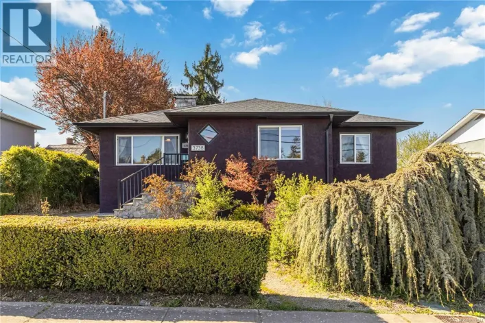 3738 Tillicum Rd, Saanich