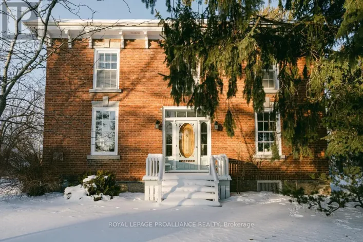 374 BLOOMFIELD MAIN STREET, Prince Edward County