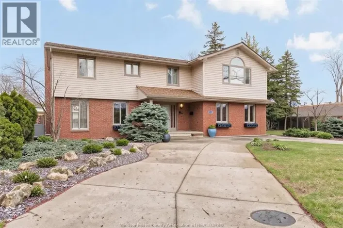 3748 OUELLETTE AVENUE, Windsor