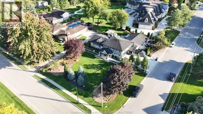375 RUSSELL WOODS DRIVE, Lakeshore