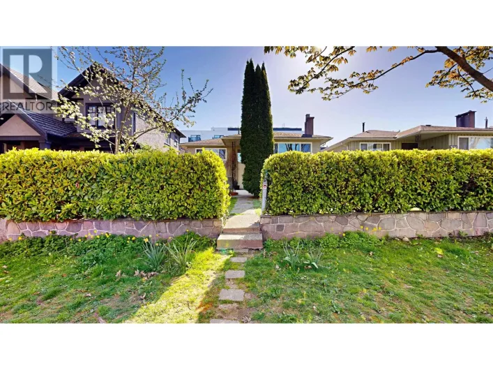 3752 BEATRICE STREET, Vancouver