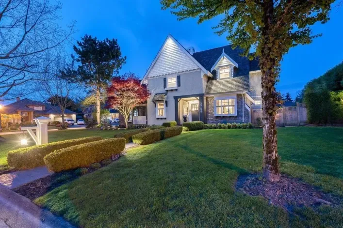 3758 DEVONSHIRE DRIVE, Surrey