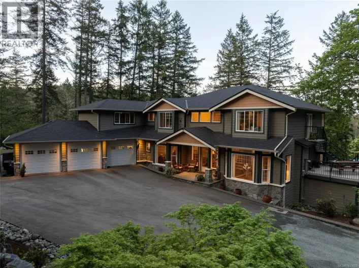 376 Viaduct Ave W, Saanich