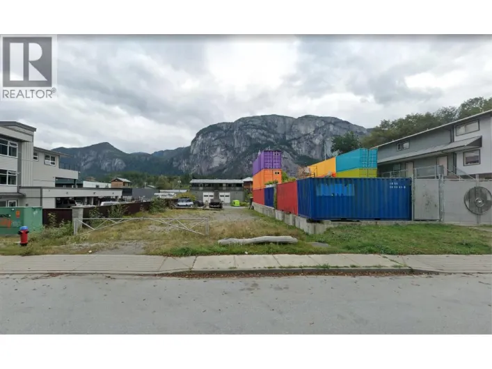 37718 THIRD AVENUE, Squamish